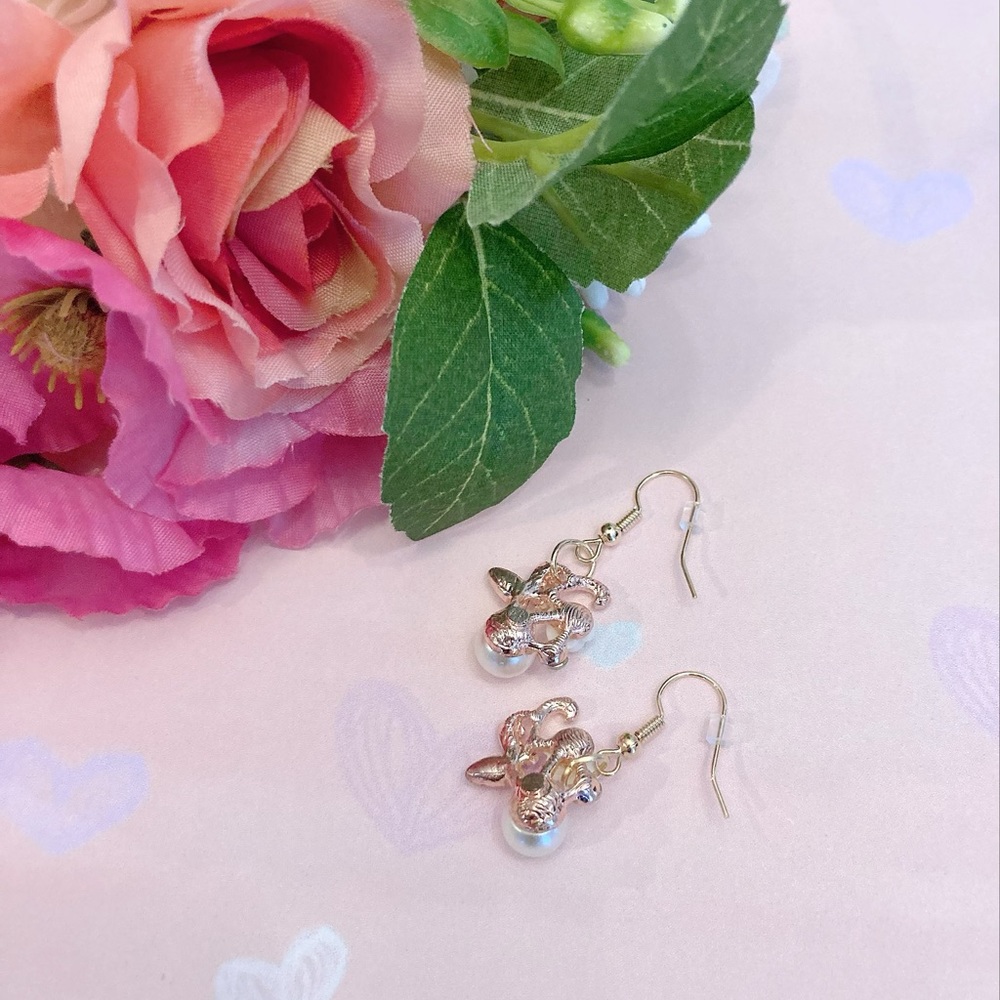 Dangled earrings. Butterfly pearl earrings. - Picture 4 of 5